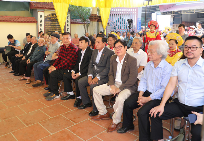 Các đại biểu cùng người dân dự buổi lễ 259a6562.jpg