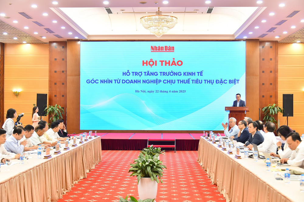 Hội thảo “Hỗ trợ tăng trưởng kinh tế - Góc nhìn từ doanh nghiệp chịu thuế tiêu thụ đặc biệt”. Ảnh Thái Yến anh-1-hoi-thao-ho-tro-tang-truong-kinh-te-goc-nhin-tu-doanh-nghiep-chiu-thue-tieu-thu-dac-biet-anh-thai-yen.jpg