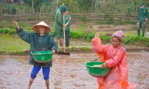 Đồng bào Chứt gieo hạt ngọc trên biên giới 