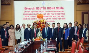 Trưởng ban Tuyên giáo và Dân vận Trung ương Nguyễn Trọng Nghĩa thăm, chúc mừng Trường Đại học Y Hà Nội