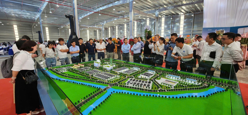 Nhiều nhà đầu tư tìm hiểu về dự án sa-ban.jpg