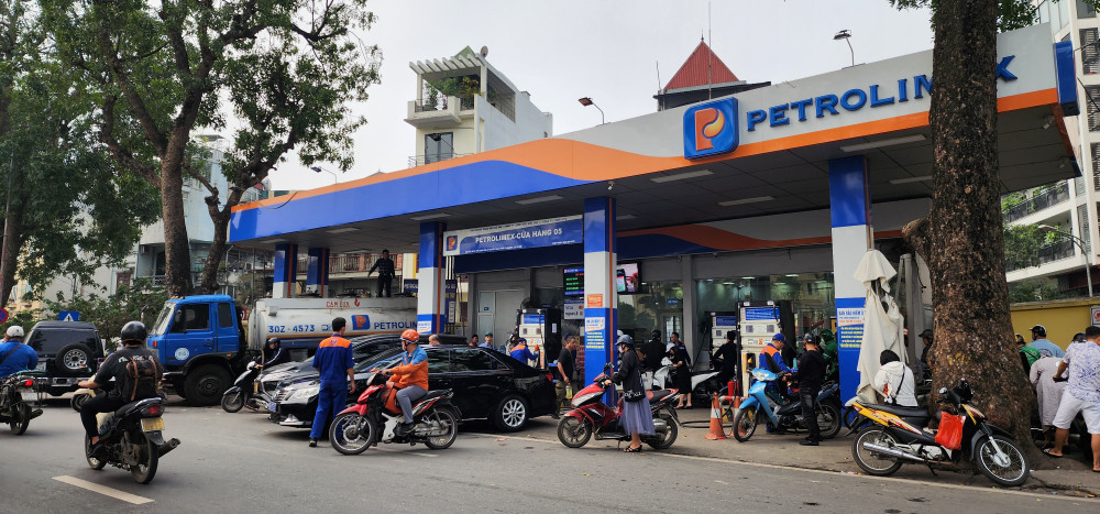 Giá xăng dầu tăng hay giảm được người tiêu dùng rất quan tâm. Nguồn: ITN 20240329-085440.jpg