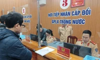 Cảnh sát giao thông tiếp nhận gần 400 hồ sơ cấp, đổi giấy phép lái xe trong ngày đầu tiên