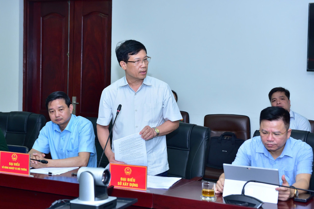 Đại biểu Sở Xây dựng phát biểu ý kiến. Ảnh: Nguyễn Hạnh img-1840.jpg