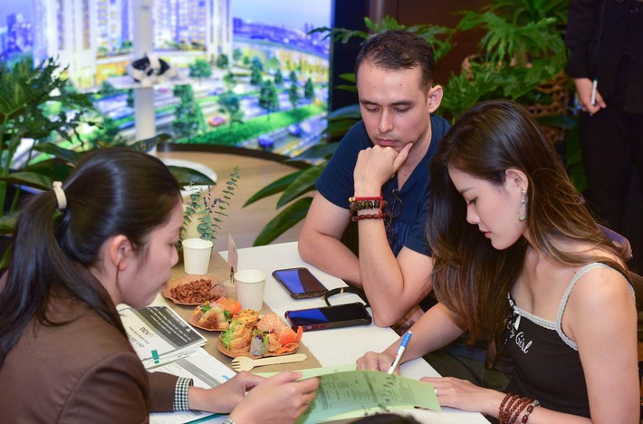 Chị Phương Thảo cùng chồng Franz Corbett quyết định chọn Essensia Sky làm nơi ở mới cho gia đình Chị Phương Thảo cùng chồng Franz Corbett quyết định chọn Essensia Sky làm nơi ở mới cho gia đình