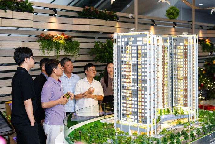 Nhiều khách hàng tìm hiểu về dự án Essensia Sky do Phú Long làm chủ đầu tư Nhiều khách hàng tìm hiểu về dự án Essensia Sky do Phú Long làm chủ đầu tư