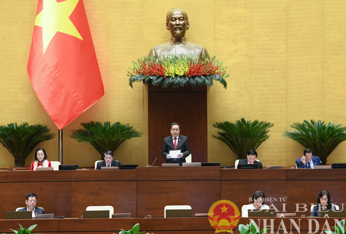Chủ tịch Quốc hội Trần Thanh Mẫn phát biểu kết thúc phần chất vấn và trả lời chất vấn đối với nhóm vấn đề thứ nhất thuộc lĩnh vực ngân hàng. Ảnh: Lâm Hiển dbnd_br_ctqh-dieu-hanh-phien-chat-van1.jpg