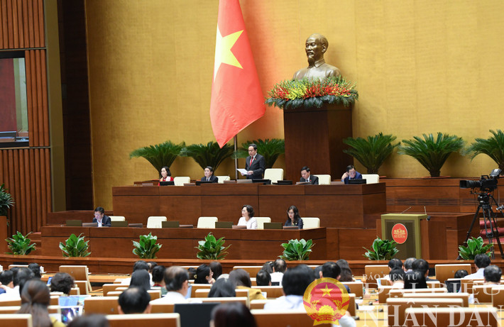 Chủ tịch Quốc hội Trần Thanh Mẫn phát biểu kết thúc phần chất vấn và trả lời chất vấn đối với nhóm vấn đề thứ nhất thuộc lĩnh vực ngân hàng. Ảnh: Lâm Hiển dbnd_br_ctqh-dieu-hanh-phien-chat-van4.jpg