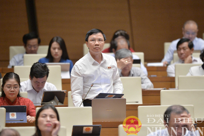 Đại biểu Quốc hội Nguyễn Văn Thi (Bắc Giang) chất vấn. Ảnh: Hồ Long dbnd_br_dbqh-nguyen-van-thi-bac-giang.jpg