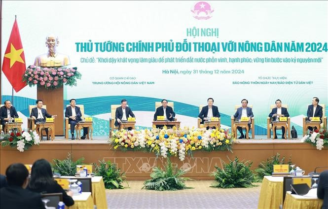 Thủ tướng Phạm Minh Chính và đại diện lãnh đạo các ban, bộ, hội chủ trì đối thoại với nông dân. Ảnh: Dương Giang/TTXVN Thủ tướng Phạm Minh Chính và đại diện lãnh đạo các ban, bộ, hội chủ trì đối thoại với nông dân. Ảnh: Dương Giang/TTXVN