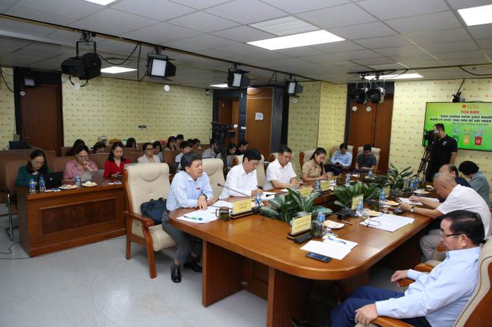 Phó Chủ nhiệm Ủy ban Khoa học, Công nghệ và Môi trường Tạ Đình Thi chia sẻ tại tọa đàm. Ảnh: Duy Thông Dinh Thi (7).jpg