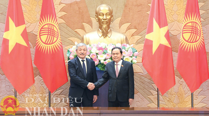 Chủ tịch Quốc hội Trần Thanh Mẫn và Thủ tướng Cộng hòa Kyrgyzstan Adylbek Kasymaliev. Ảnh Lâm Hiển dbnd_bl_ctqh-14.jpg