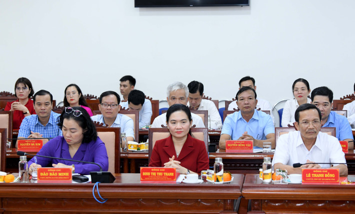 Các đại biểu dự cuộc làm việc. Ảnh: Lâm Hiển Các đại biểu dự cuộc làm việc. Ảnh: Lâm Hiển