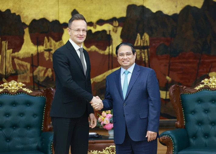 Thủ tướng Phạm Minh Chính tiếp Bộ trưởng Bộ Ngoại giao và Kinh tế đối ngoại Hungary Szijjártó Péter. Ảnh: Dương Giang/TTXVN tt-335.jpg