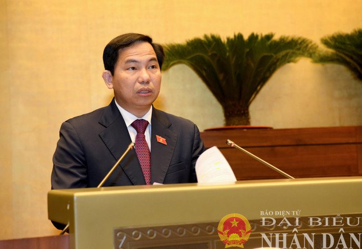 Chủ nhiệm Ủy ban Tài chính – Ngân sách Lê Quang Mạnh trình bày Báo cáo tiếp thu, giải trình về đánh giá tình hình thực hiện ngân sách nhà nước năm 2024. Ảnh: Lâm Hiển dbnd_br_chu-nhiem-uy-ban-tai-chinh-ngan-sach-le-quang-manh.jpg