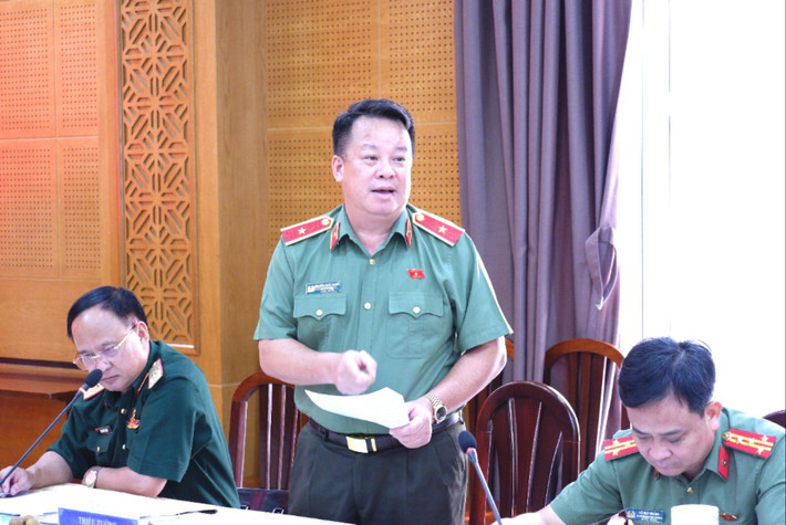 Ủy viên Thường trực Ủy ban Quốc phòng và An ninh, Thiếu tướng Nguyễn Quốc Hùng phát biểu Ủy viên Thường trực Ủy ban Quốc phòng và An ninh, Thiếu tướng Nguyễn Quốc Hùng phát biểu