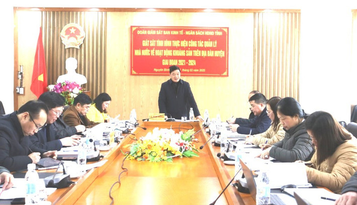 Trưởng Ban Kinh tế - Ngân sách HĐND tỉnh Cao Bằng La Văn Hồng phát biểu kết luận tại cuộc giám sát. Ảnh: Mai Phương 133882-truong-ban-kinh-te-ngan-sach-hdnd-tinh-la-van-hong-phat-bieu-tai-buoi-giam-sat-17480425.jpg