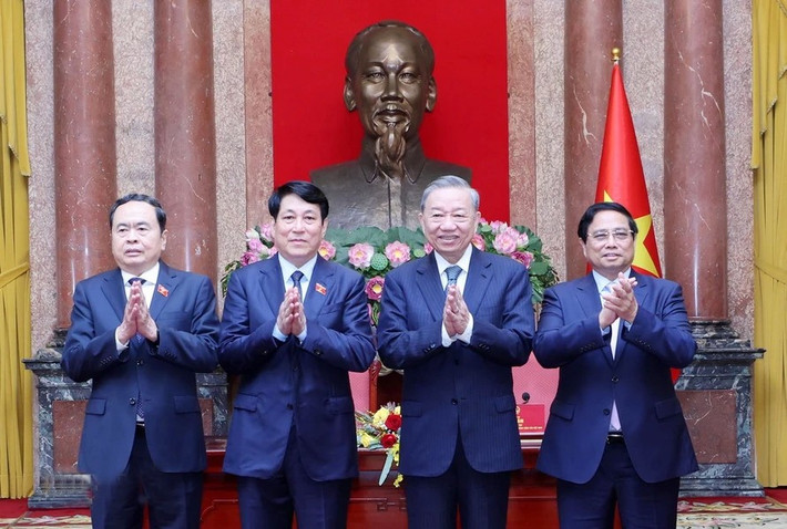 Tổng Bí thư Tô Lâm, Chủ tịch nước Lương Cường, Thủ tướng Chính phủ Phạm Minh Chính và Chủ tịch Quốc hội Trần Thanh Mẫn tại lễ bàn giao công tác của Chủ tịch nước to-lam-a7-3319-9675.jpg