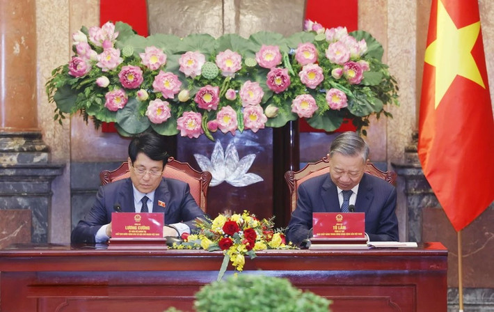 Tổng Bí thư Tô Lâm và Chủ tịch nước Lương Cường ký Biên bản bàn giao công tác của Chủ tịch nước to-lam-9268-7009.jpg
