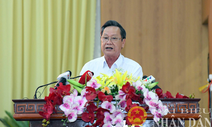 Bí thư Huyện ủy Phụng Hiệp Nguyễn Văn Vui báo cáo tình hình chuẩn bị Tết của huyện. Ảnh: Lâm Hiển dbnd_br_ctqh-phung-hiep-a5.jpg
