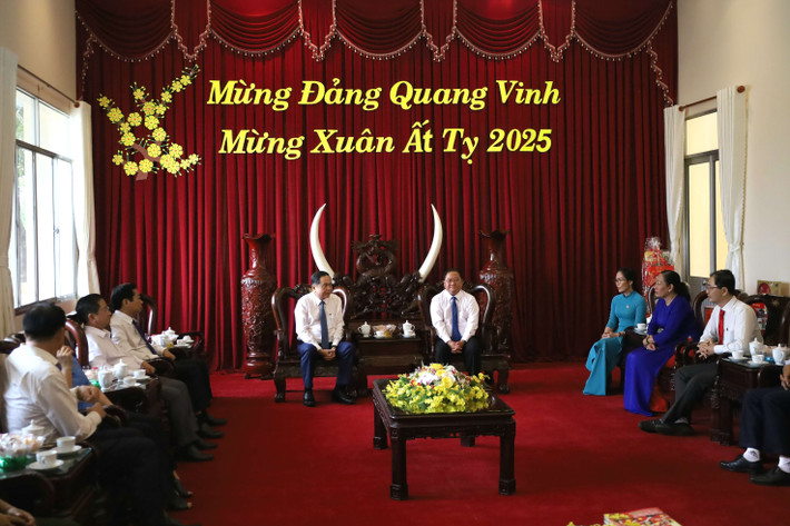 Chủ tịch Quốc hội Trần Thanh Mẫn làm việc với quận Bình Thủy, TP. Cần Thơ img-0588.jpg