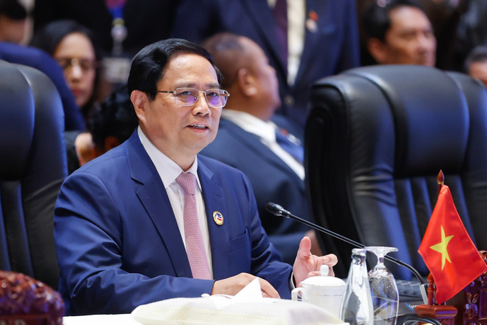Tại phiên họp toàn thể Hội nghị Cấp cao ASEAN lần thứ 44, 45, Thủ tướng Phạm Minh Chính đề nghị ASEAN cần lấy tự cường làm nền tảng để vươn tầm, lấy kết nối làm trọng tâm để bứt phá, và lấy đổi mới sáng tạo làm động lực để tiên phong dẫn dắt - Ảnh: VGP/Nhật Bắc Tại phiên họp toàn thể Hội nghị Cấp cao ASEAN lần thứ 44, 45, Thủ tướng Phạm Minh Chính đề nghị ASEAN cần lấy tự cường làm nền tảng để vươn tầm, lấy kết nối làm trọng tâm để bứt phá, và lấy đổi mới sáng tạo làm động lực để tiên phong dẫn dắt - Ảnh: VGP/Nhật Bắc