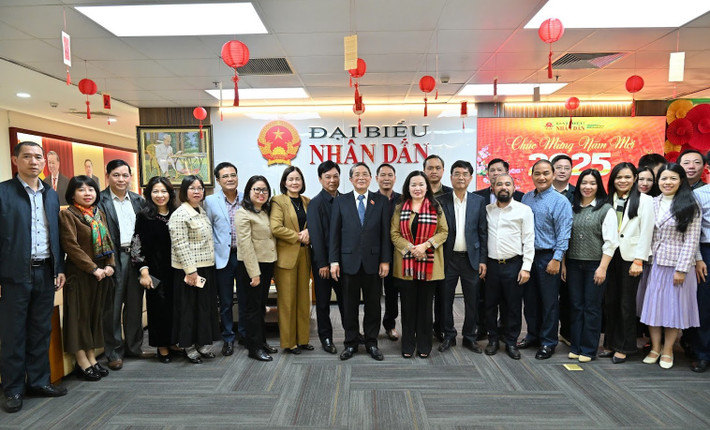 Phó Chủ tịch Quốc hội Nguyễn Đức Hải chụp ảnh lưu niệm với lãnh đạo, cán bộ, phóng viên, biên tập viên và người lao động Báo Đại biểu Nhân dân. Ảnh: Quang Khánh Phó Chủ tịch Quốc hội Nguyễn Đức Hải chụp ảnh lưu niệm với lãnh đạo, cán bộ, phóng viên, biên tập viên và người lao động Báo Đại biểu Nhân dân. Ảnh: Quang Khánh