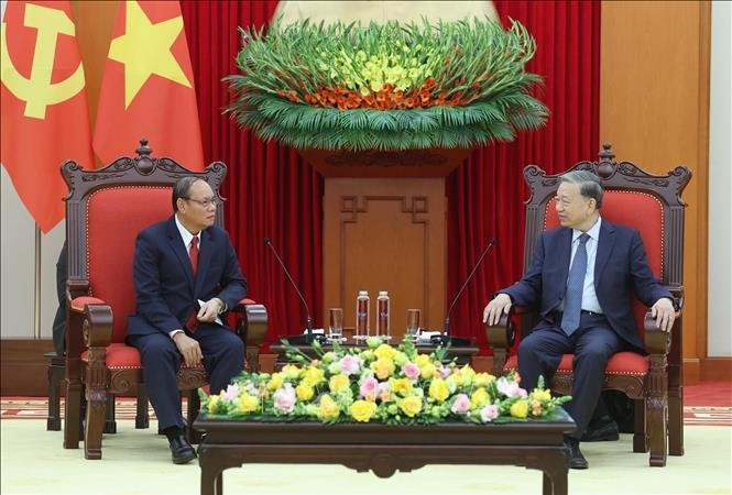 Tổng Bí thư Tô Lâm tiếp Đại tướng Vilay Lakhamphong, Ủy viên Bộ Chính trị, Phó Thủ tướng Chính phủ, Bộ trưởng Bộ Công an Lào. Ảnh: Thống Nhất/TTXVN Tổng Bí thư Tô Lâm tiếp Đại tướng Vilay Lakhamphong, Ủy viên Bộ Chính trị, Phó Thủ tướng Chính phủ, Bộ trưởng Bộ Công an Lào. Ảnh: Thống Nhất/TTXVN