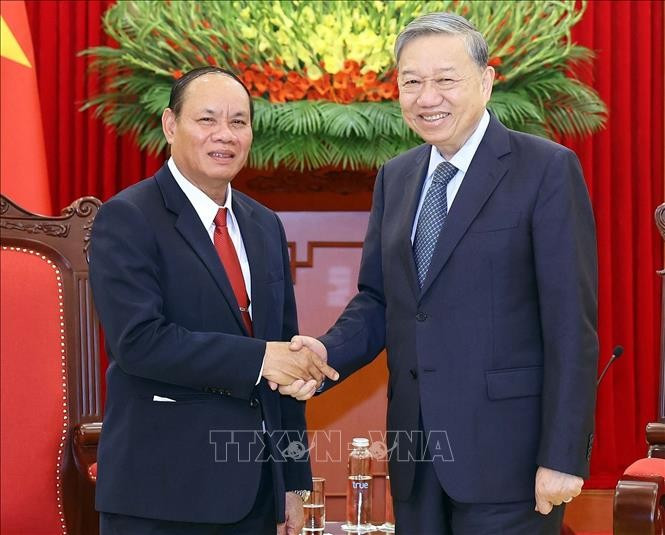 Tổng Bí thư Tô Lâm tiếp Đại tướng Vilay Lakhamphong, Ủy viên Bộ Chính trị, Phó Thủ tướng Chính phủ, Bộ trưởng Bộ Công an Lào. Ảnh: Thống Nhất/TTXVN Tổng Bí thư Tô Lâm tiếp Đại tướng Vilay Lakhamphong, Ủy viên Bộ Chính trị, Phó Thủ tướng Chính phủ, Bộ trưởng Bộ Công an Lào. Ảnh: Thống Nhất/TTXVN