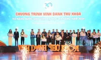 Đại học Đà Nẵng vinh danh thủ khoa và nâng bước sinh viên 2024