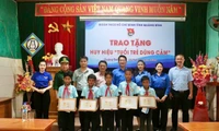 Trao Huy hiệu Tuổi trẻ dũng cảm cho 5 học sinh Quảng Bình cứu người trong nước xiết