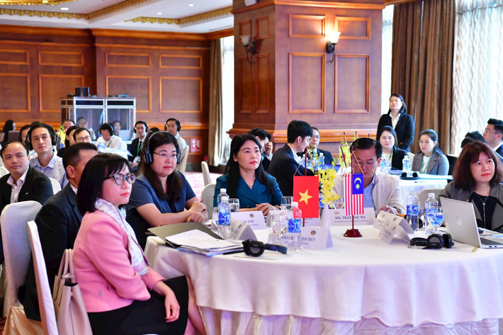 Các đại biểu dự Hội thảo. Các đại biểu dự Hội thảo.