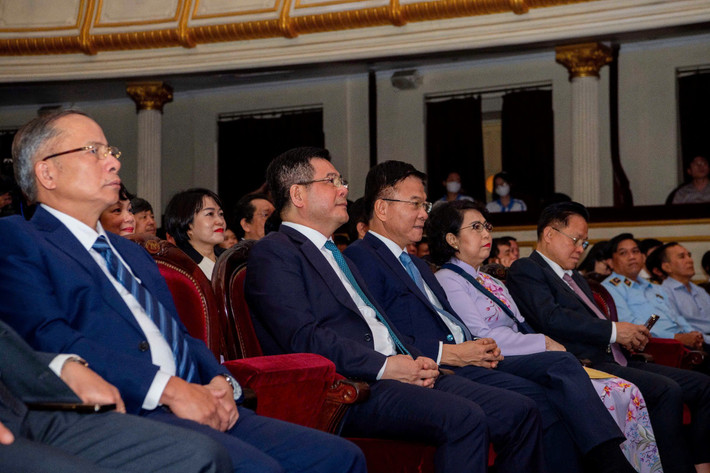 Các đại biểu tham dự chương trình z6024251802532-3f10e1ccebabed6c2ada1988359bc254.jpg
