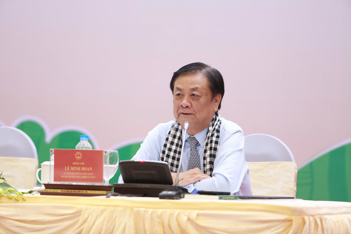 Bộ trưởng Bộ NN và PTNT Lê Minh Hoan giải đáp các vướng mắc đề xuất phản ánh, tâm tư nguyện vọng của bà con trong lĩnh vực nông nghiệp, nông dân, nông thôn. z5927457255753-44534f3c969bfbdbbe7ff7b2fa7787ac-3729.jpg