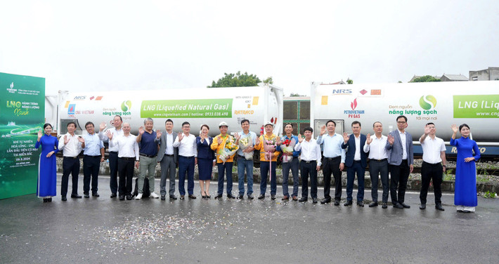 Các đơn vị liên quan chúc mừng chuỗi cung ứng - kinh doanh khí tích hợp của PV GAS mở rộng ra cả nước Ảnh 4.jpg