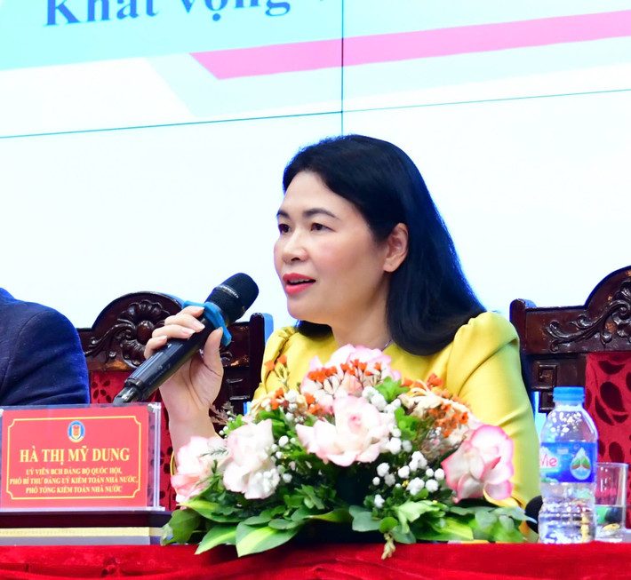 Phó Tổng Kiểm toán Nhà nước Hà Thị Mỹ Dung trao đổi tại chương trình z6403816651953-cb197f1bb84969602c0e101d27a51b6f.jpg