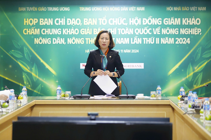 Phó Chủ tịch Trung ương Hội nông dân Việt Nam, Trưởng Ban Chỉ đạo Giải báo chí toàn quốc về nông nghiệp, nông dân, nông thôn Việt Nam lần thứ II năm 2024 Bùi Thị Thơm phát biểu tại cuộc họp. ba-thom.jpg