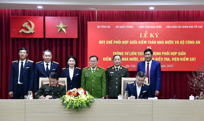 Bộ trưởng Bộ Công an Lương Tam Quang và Ủy viên Trung ương Đảng, Tổng Kiểm toán Nhà nước Ngô Văn Tuấn ký Quy chế phối hợp công tác trong hoạt động kiểm toán 18be76661b2ca472fd3d.jpg