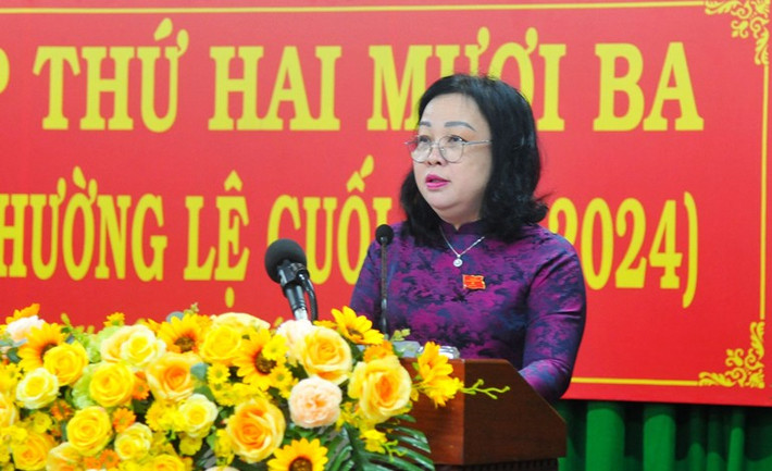 Chủ tịch HĐND tỉnh Cao Thị Hòa An phát biểu khai mạc kỳ họp. Ảnh: Ngọc Chung chianphatbieu1.jpg