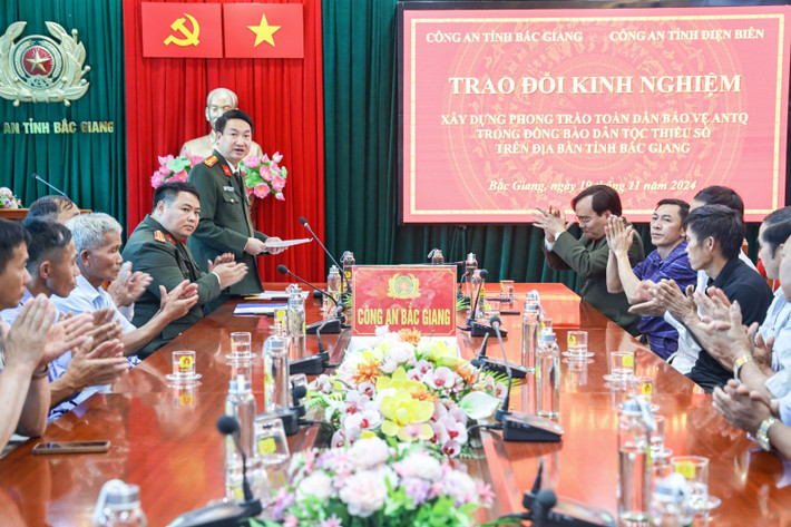 Phó Trưởng phòng Tham mưu, Công an tỉnh Bắc Giang Thượng tá Nguyễn Văn Khoa trao đổi tại chương trình. Ảnh: Lăng Dành bp6a0074.jpg