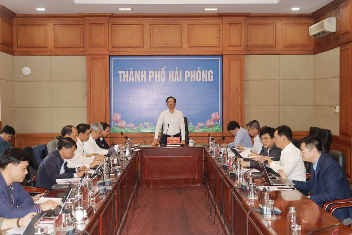 Ủy viên Ban Thường vụ Thành ủy, Chủ tịch HĐND thành phố Phạm Văn Lập phát biểu kết luận cuộc họp. Ảnh: Hoàng Tùng hdndtp638774606657110672.jpg