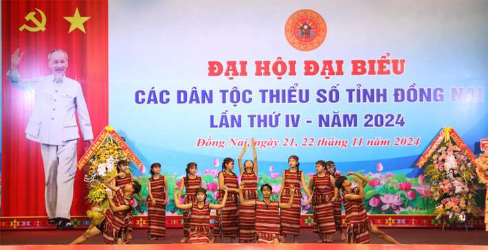 Thanh thiếu niên dân tộc Chơro, xã Xuân Thiện, huyện Thống Nhất biểu diễn văn nghệ tại Đại hội. Ảnh: Huy Anh anh-5-20241122100509.jpg