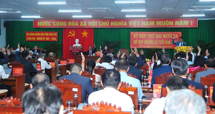 Các đại biểu biểu quyết thông qua chương trình kỳ họp. Ảnh: Anh Ngọc Các đại biểu biểu quyết thông qua chương trình kỳ họp. Ảnh: Anh Ngọc