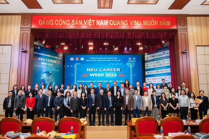 Lễ Khai mạc NEU Career Week 2024 với sự tham gia của gần 40 doanh nghiệp, tổ chức trong các lĩnh vực khác nhau 12.jpg