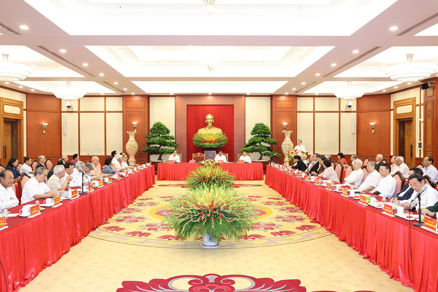 Toàn Đảng, toàn dân, toàn quân không ngừng tăng cường đoàn kết thống nhất, chung sức đồng lòng, thực hiện thắng lợi Nghị quyết Đại hội XIII, chuẩn bị chu đáo cho Đại hội XVI của Đảng -0