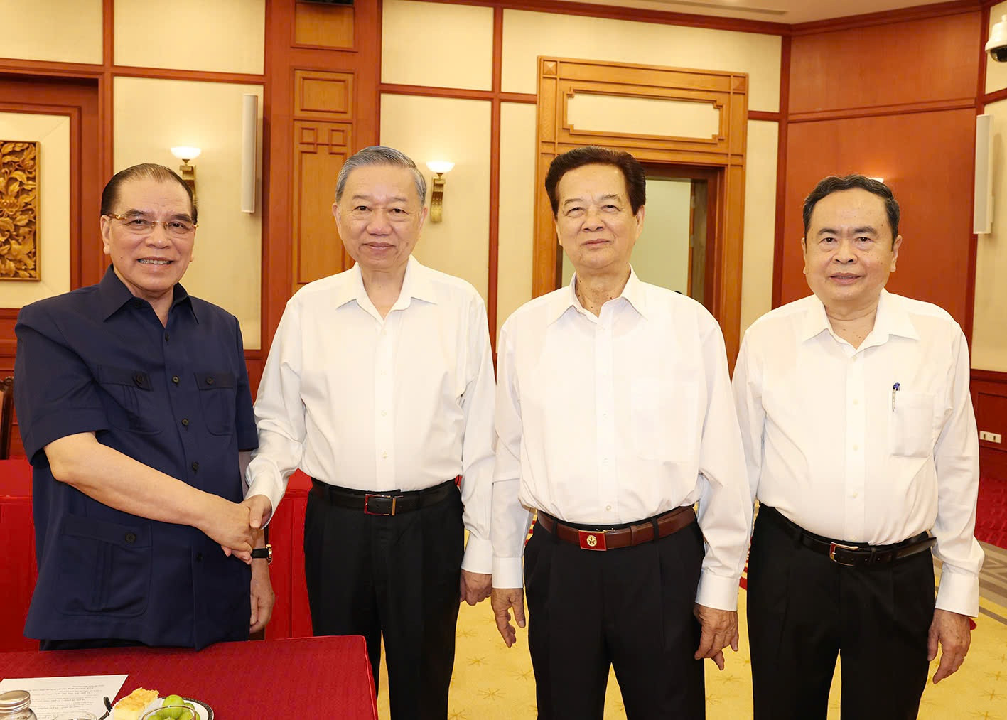 Toàn Đảng, toàn dân, toàn quân không ngừng tăng cường đoàn kết thống nhất, chung sức đồng lòng, thực hiện thắng lợi Nghị quyết Đại hội XIII, chuẩn bị chu đáo cho Đại hội XVI của Đảng ảnh 4 Tổng Bí thư, Chủ tịch nước Tô Lâm chủ trì Hội nghị gặp mặt các lãnh đạo, nguyên lãnh đạo Đảng, Nhà nước