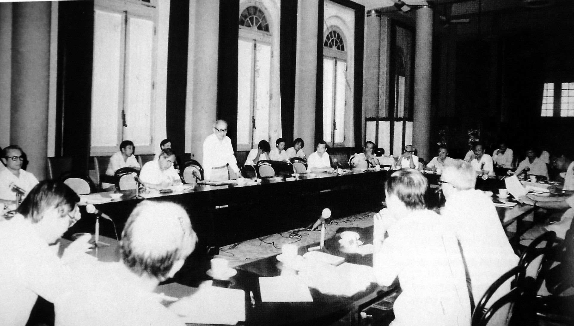 Phiên họp của Ủy ban sửa đổi Hiến pháp 1992 của Quốc hội dưới sự chủ tọa của Chủ tịch Hội đồng Nhà nước kiêm Chủ tịch Ủy ban Võ Chí Công Chủ tịch Quốc hội Vương Đình Huệ: Đổi mới của Quốc hội Khóa VIII gắn liền với sự chỉ đạo kiên quyết, sáng tạo của đồng chí Võ Chí Công -0
