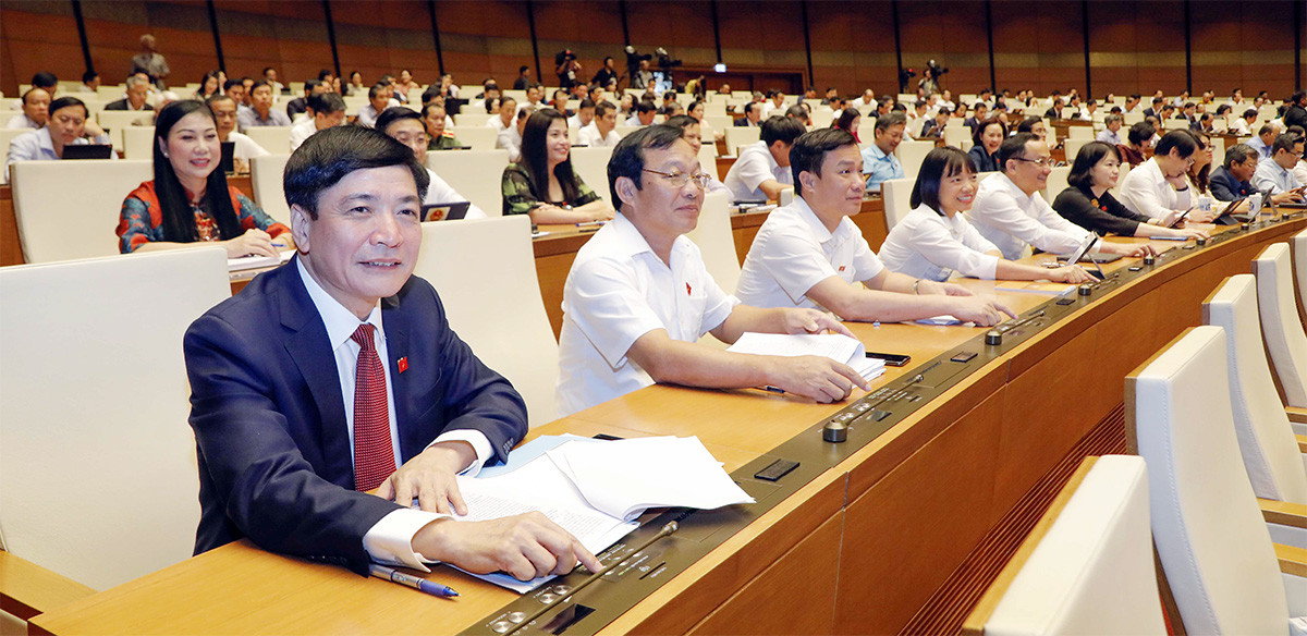 Quốc hội biểu quyết thông qua Nghị quyết ban hành Nội quy Kỳ họp Quốc hội (sửa đổi) Qua thử thách càng tỏa sáng một Quốc hội vì dân, vì nước