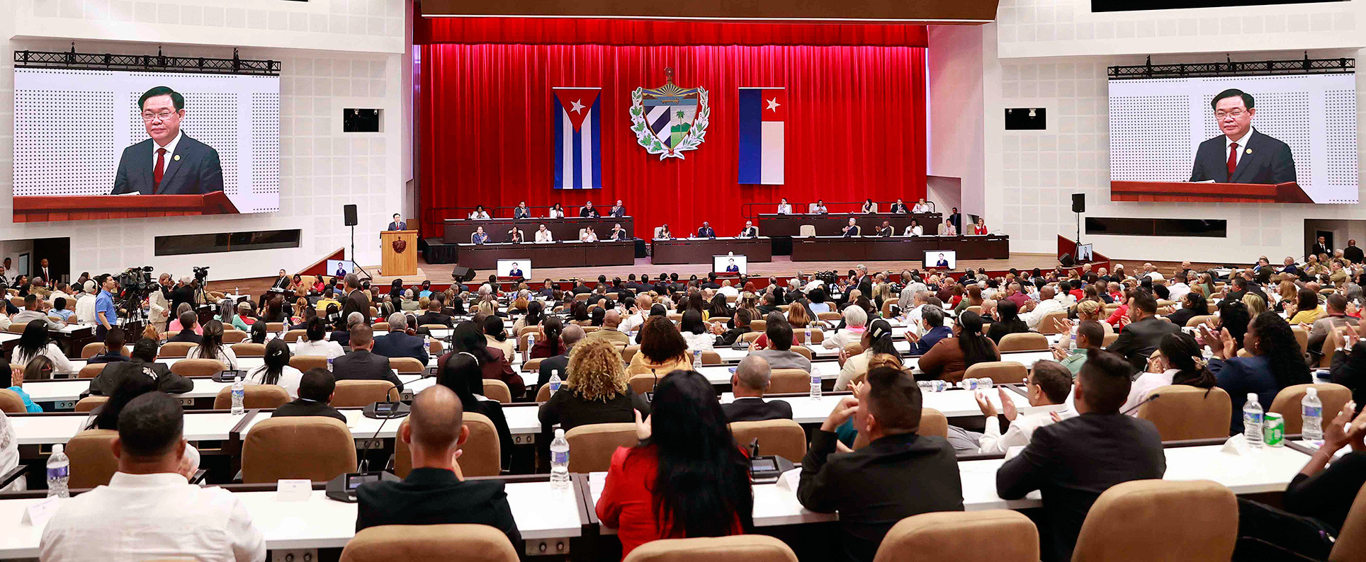 Việt Nam - Cuba tay nắm chặt tay, tự tin tiến lên vì hòa bình, độc lập dân tộc, dân chủ và chủ nghĩa xã hội giàu mạnh ảnh 2 Đảng ta