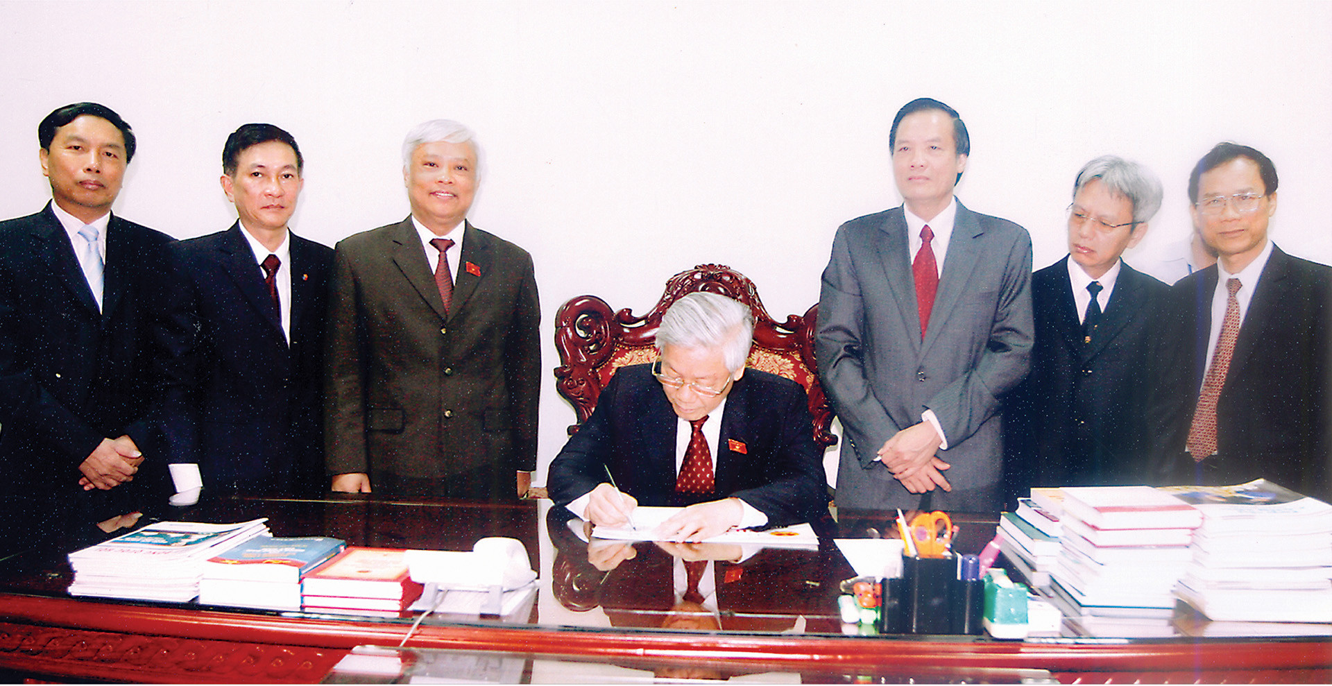 Chủ tịch Quốc hội Khóa XII Nguyễn Phú Trọng ký duyệt măng séc Báo Đại biểu Nhân dân “Tờ báo của chúng ta bây giờ là tiếng nói của Quốc hội, diễn đàn của đại biểu Quốc hội và cử tri”